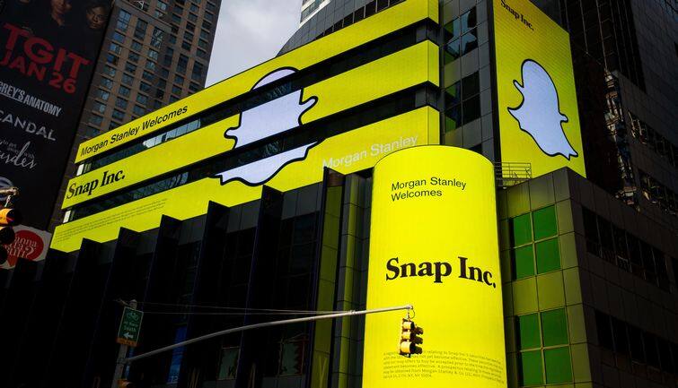 Snapchat layoff: बिजनेस रिस्ट्रक्चर के नाम पर 1280 कर्मचारियों को निकालेगी स्नैपचैट Snapchat layoff: बिजनेस रिस्ट्रक्चर के नाम पर 1280 कर्मचारियों को निकालेगी स्नैपचैट