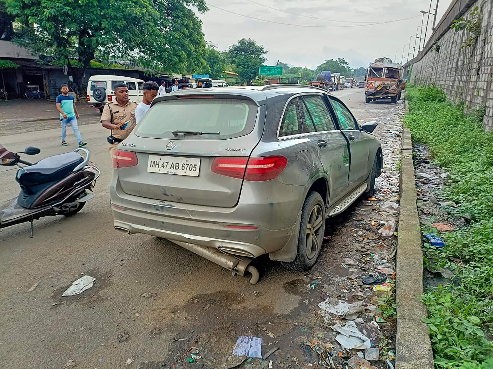 सड़क हादसे में सायरस मिस्त्री की कार को काफी नुकसान हुआ है।
