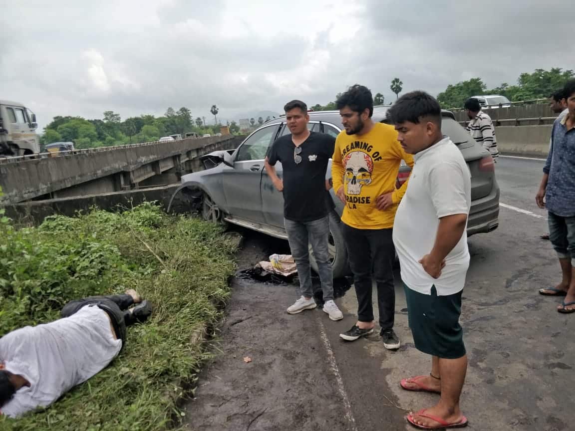 साइरस मिस्त्री की गाड़ी का एक्सीडेंट होने के बाद मौके पर सबसे पहले स्थानीय लोग पहुंचे। 
