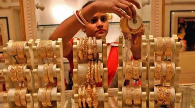 Gold Silver Price Today: त्योहारों के बाद सोने-चांदी के भाव में रही हलचल, जानें 18 से 24 कैरेट गोल्ड का रेट – Gold Silver Price Today 27 October bhaiya dooj 24 carat gold to 22 carat rate in jewellary market