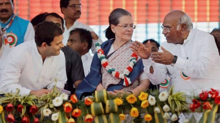 Mallikarjun Kharge: गांधी परिवार के वफादार, कभी नहीं पार की 'लक्ष्मण रेखा', जानें कौन हैं कांग्रेस अध्यक्ष पद पर दावेदारी करने वाले मल्लिकार्जुन खड़गे