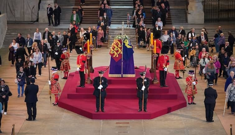 Queen Elizabeth Funeral : मूवी नहीं, McDonald लॉक, कैसे क्वीन के फ्यूनरल के लिए बंद हो गया ब्रिटेन Queen Elizabeth Funeral : मूवी नहीं, McDonald लॉक, कैसे क्वीन के फ्यूनरल के लिए बंद हो गया ब्रिटेन