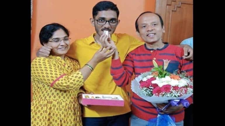 JEE Advanced Result 2022: जेईई एडवांस्ड में टॉप करने वाले आर के शिशिर कितने घंटे पढ़ाई करते थे? खुद बताया सफलता का राज