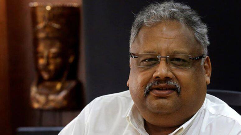 भारत के वॉरेन बफेट के नाम से मशहूर निवेशक राकेश झुनझुनवाला का 14 अगस्त को किडनी की बीमारी के कारण निधन हो गया। उन्होंने अपने पीछे 5 अरब डॉलर का साम्राज्य छोड़ दिया।