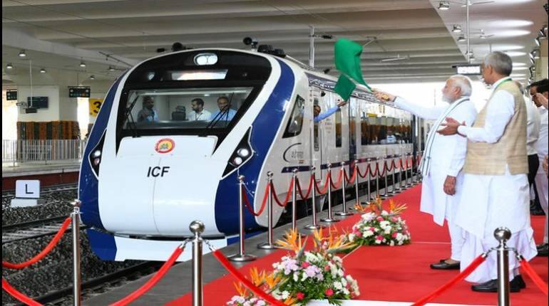 Vande Bharat Express: अंदर से कैसी दिखती है 'वंदे भारत एक्सप्रेस' ट्रेन? देखें तस्वीरें