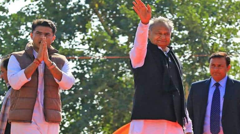 जयपुर से बैरंग दिल्ली लौटे कांग्रेस पर्यवेक्षक खड़गे और माकन, सोनिया गांधी को सौंपी रिपोर्ट, गहलोत गुट ने रखी ये 3 शर्तें