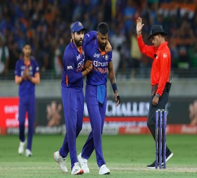 India vs Pakistan Highlights: पाकिस्तान ने रोमांचक मैच में भारत को 5 विकेट से हराया, आखिरी ओवर में आया नतीजा India vs Pakistan Highlights: पाकिस्तान ने रोमांचक मैच में भारत को 5 विकेट से हराया, आखिरी ओवर में आया नतीजा