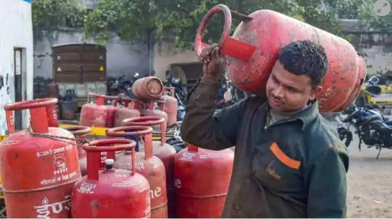 LPG ग्राहकों के लिए बड़ी खबर, एक साल में मिलेंगे सिर्फ 15 सिलेंडर, एक महीने का भी कोटा हुआ तय