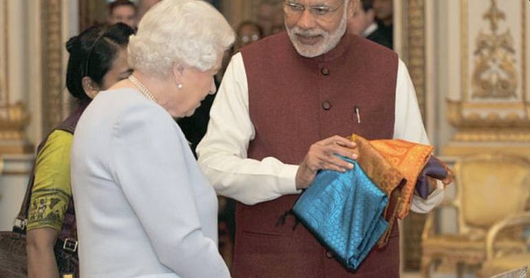 Queen Elizabeth II की शादी में महात्मा गांधी ने रूमाल गिफ्ट किया था, पीएम मोदी ने बताई थी कहानी Queen Elizabeth II की शादी में महात्मा गांधी ने रूमाल गिफ्ट किया था, पीएम मोदी ने बताई थी कहानी