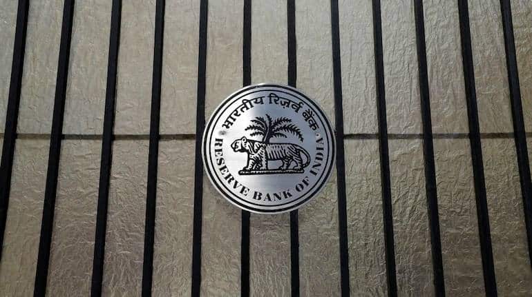 RBI इस हफ्ते 0.50% बढ़ा सकता है इंटरेस्ट रेट, मनीकंट्रोल पोल में इकोनॉमिस्ट्स का अनुमान
