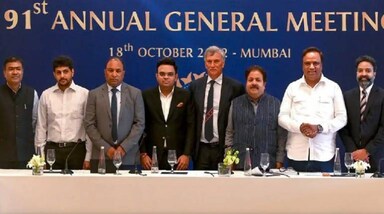 विश्व कप विजेता रोजर बिन्नी को 18 अक्टूबर को हुई बीसीसीआई की वार्षिक आम बैठक (AGM) में निर्विरोध चुना गया।