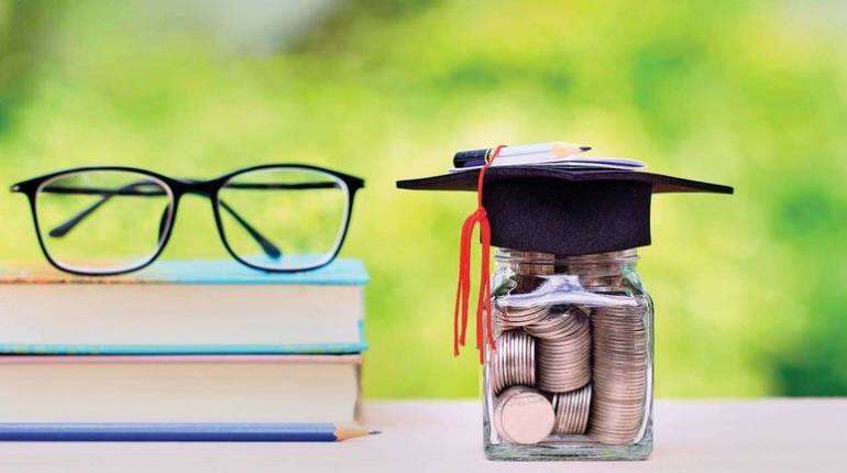 Education Loan: छात्रों के लिए बड़ी खुशखबरी! अब बिना गारंटी के मिलेगा 10 लाख रुपये का एजुकेशन लोन Education Loan: छात्रों के लिए बड़ी खुशखबरी! अब बिना गारंटी के मिलेगा 10 लाख रुपये का एजुकेशन लोन