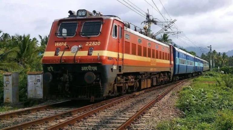 Indian Railway: सीनियर सिटिजंस को रेल किराए में फिर से मिल सकती है छूट, जानिए सरकार का नया प्लान