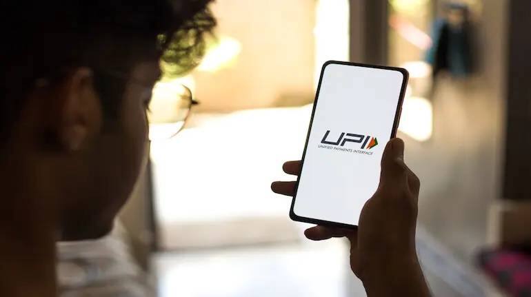 UPI : देखते-देखते पेमेंट की दुनिया का बादशाह बन गया है UPI, क्रेडिट और डेबिट कार्ड्स से बहुत आगे UPI : देखते-देखते पेमेंट की दुनिया का बादशाह बन गया है UPI, क्रेडिट और डेबिट कार्ड्स से बहुत आगे