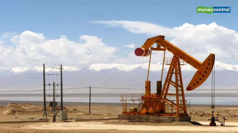 Crude Oil Price: ओपेक द्वारा उत्पादन बढ़ाने की योजना ने यूएस-चीन ट्रेड समझौते पर फेरा पानी, कच्चे तेल में दिखा दबाव Crude Oil Price: ओपेक द्वारा उत्पादन बढ़ाने की योजना ने यूएस-चीन ट्रेड समझौते पर फेरा पानी, कच्चे तेल में दिखा दबाव