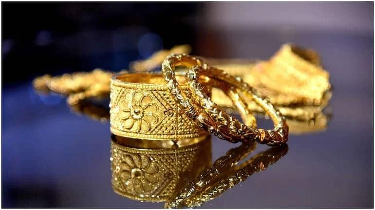 Gold Silver Price: करवाचौथ से पहले ज्वैलरी खरीदने का है प्लान! जान लें आज कितना सस्ता हुआ गोल्ड