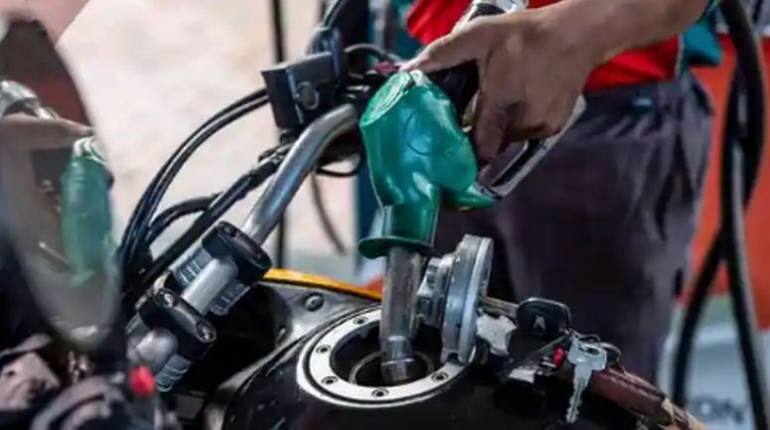 Petrol Diesel Price: पटना, फरीदाबाद, गुड़गांव में महंगा हुआ पेट्रोल और डीजल, जानें क्या रहा आपके शहर में रेट