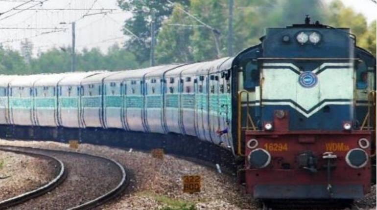 Rail Budget 2023: निर्मला सीतारमण के बजट में रेलवे को मिल सकता है बड़ा तोहफा Rail Budget 2023: निर्मला सीतारमण के बजट में रेलवे को मिल सकता है बड़ा तोहफा