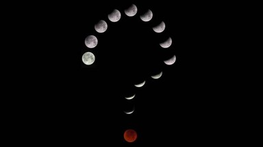 Lunar Eclipse 2022: भारत में यह चंद्र ग्रहण मंगलवार शाम 6 बजकर 20 मिनट तक था। भारत में कोलकाता, कोहिमा, पटना, पुरी, रांची और इटानगर में पूर्ण चंद्र ग्रहण दिखा, जबकि शेष भारत में आंशिक चंद्र ग्रहण दिखाई दिया। यह इस साल का आखिरी चंद्र ग्रहण था। अगला पूर्ण चंद्रग्रहण 3 साल बाद लगेगा। (फोटो- @SPACEdotcom)