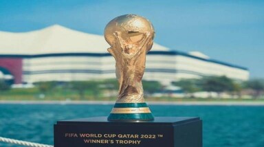 FIFA World Cup 2022: फीफा वर्ल्ड कप के लीग स्टेज में कुल 48 मैच खेले जाएंगे, जिसमें बेहतरीन प्रदर्शन करने वाली 16 टीमें अगले दौर में पहुंचेगी। टूर्नामेंट का फाइनल मैच 18 दिसंबर को खेला जाएगा। फीफा वर्ल्ड कप में इस बार दुनिया के कई युवा खिलाड़ी चमकने को तैयार हैं। टूर्नामेंट के दौरान दुनिया के कुछ बेस्ट युवा खिलाड़ियों पर सभी की नजर रहेगी। 