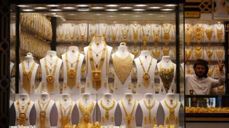 Gold Silver Price: आखिरकार 55,000 के स्तर को पार कर गया सोना, 68500 के ऊपर चांदी, घर में है शादी, तो लगने वाला है झटका