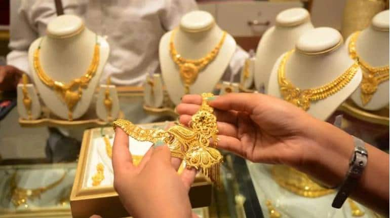 Gold Prices :  सोना ऑल टाइम हाई के नजदीक, इन वजहों से 2023 में जारी रह सकती है तेजी – Gold prices near all time high Key reasons why are prices rising and what lies next