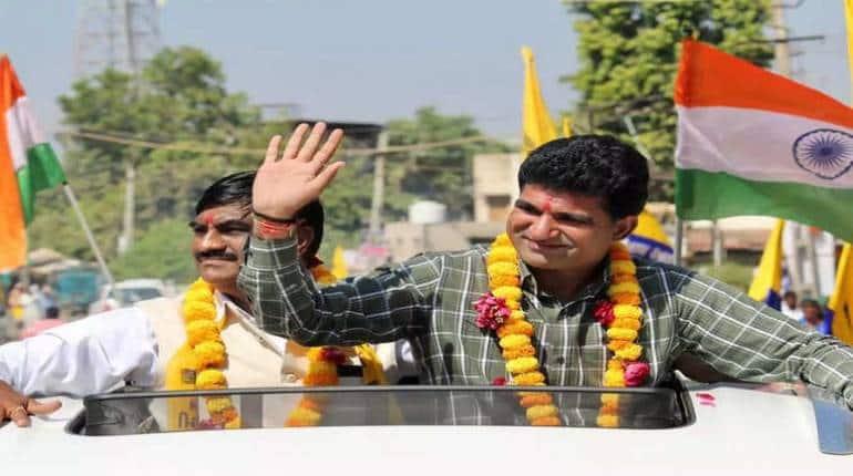 Isudan Gadhvi Journey: गुजरात में AAP के सीएम कैंडिडेट इसुदान गढ़वी कौन हैं? पढ़ें, पत्रकारिता से सियासत तक का पूरा सफर