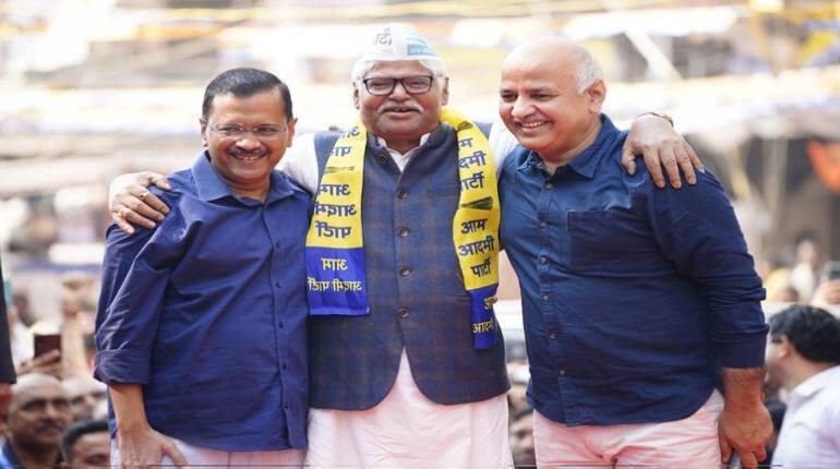 MCD Polls: एमसीडी चुनावों से पहले कांग्रेस के पूर्व सांसद महाबल मिश्रा AAP में हुए शामिल, केजरीवाल ने किया स्वागत MCD Polls: एमसीडी चुनावों से पहले कांग्रेस के पूर्व सांसद महाबल मिश्रा AAP में हुए शामिल, केजरीवाल ने किया स्वागत