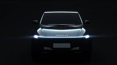 Pravaig Defy EV: Defy एक लग्जरी SUV है, जिसे 25 नवंबर (November 25) को लॉन्च किया जाएगा। Defy का उद्देश्य फ्लैगशिप SUV को कम कीमत पर पेश करना है। Pravaig Defy में आगे वाले यात्रियों के लिए सिंगल-पैन सनरूफ और पीछे बैठने वालों के लिए एक बड़ी यूनिट दी जाएगी।