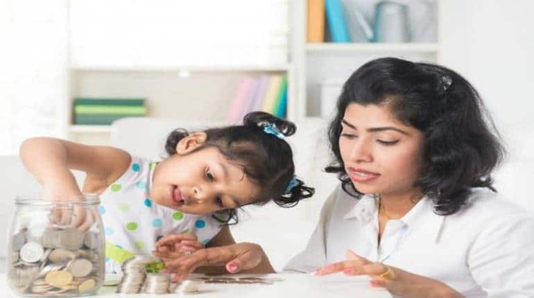 Sukanya Samridhhi Yojana: चमक जाएगा बेटियों का भविष्य, सिर्फ 500 रुपये में बन जाएंगे 2.5 लाख रुपये