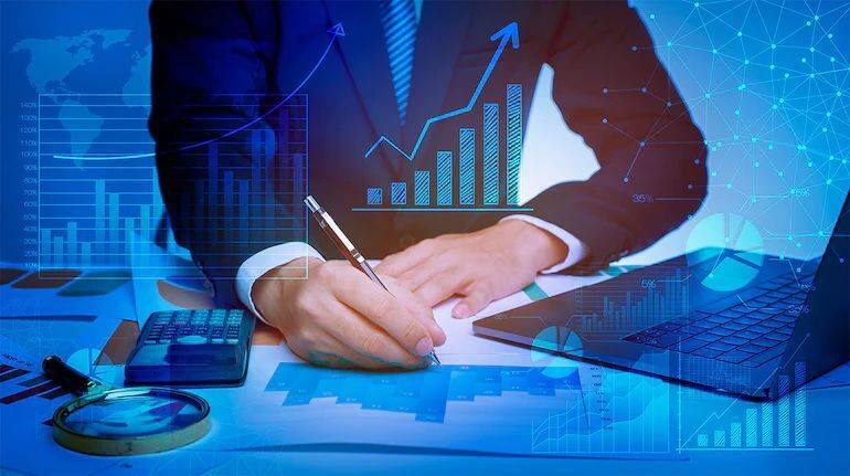 Top 10 trading ideas: बाजार नई उड़ान के लिए तैयार, इन दस शेयरों में है 3-4 हफ्तों में ही आपकी किस्मत चमकाने का दम