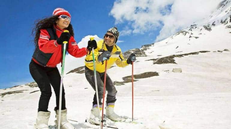 क्रिसमस और नए साल पर जाएं कश्मीर, Snowfall का लें मजा, 25000 में फ्लाइट, होटल और खाना सब शामिल