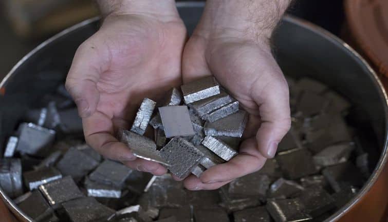 Lithium की कीमतों में 1,200% की तेजी पर लगा ब्रेक, चीन के EV मार्केट में मांग घटने से मिला झटका