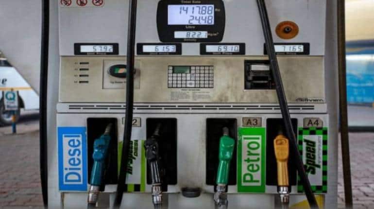 Petrol Diesel Price: आज सिलेंडर हुआ सस्ता लेकिन क्या पेट्रोल-डीजल के दाम भी हुए कम? यहां चेक करें रेट