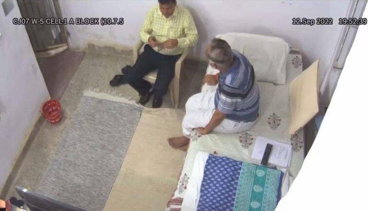 Satyendra Jain Video: तिहाड़ जेल से सत्येंद्र जैन का एक और वीडियो आया सामने, देंखे इस बार क्या रहे दिल्ली के मंत्री? Satyendra Jain Video: तिहाड़ जेल से सत्येंद्र जैन का एक और वीडियो आया सामने, देंखे इस बार क्या रहे दिल्ली के मंत्री?
