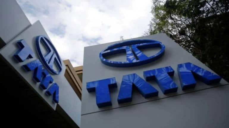 Tata Motors Share Price: जगुआर के सीईओ के इस्तीफे पर टाटा मोटर्स में बिकवाली, 2% से अधिक टूट गए शेयर – Tata Motors share price fall as JLR chief Thierry Bolloré steps down