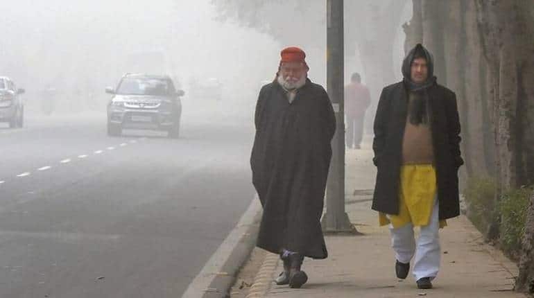 Weather Updates: दिल्ली में शीतलहर का प्रकोप, इन राज्यों में बारिश के आसार Weather Updates: दिल्ली में शीतलहर का प्रकोप, इन राज्यों में बारिश के आसार