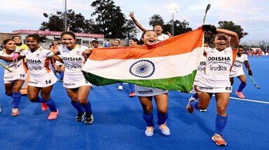 FIH Nations Cup: गुरजीत कौर ने छठे मिनट में पेनल्टी कार्नर को गोल में बदला जो निर्णायक साबित हुआ। राष्ट्रमंडल खेलों के कांस्य पदक विजेता ने 8 देशों के टूर्नामेंट में अपने अभियान का अंत लगातार 5 जीत के साथ किया। कोच यानेके शोपमैन की टीम ने शुक्रवार को सेमीफाइनल में आयरलैंड को शूटआउट में 2-1 से हराया था।
