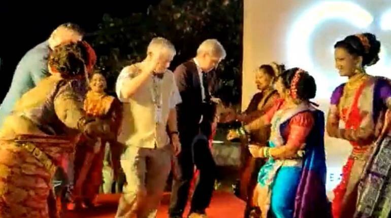 G20 Summit: मुंबई में विदेशी मेहमानों ने जमकर लगाए ठुमके, देखें वीडियो G20 Summit: मुंबई में विदेशी मेहमानों ने जमकर लगाए ठुमके, देखें वीडियो
