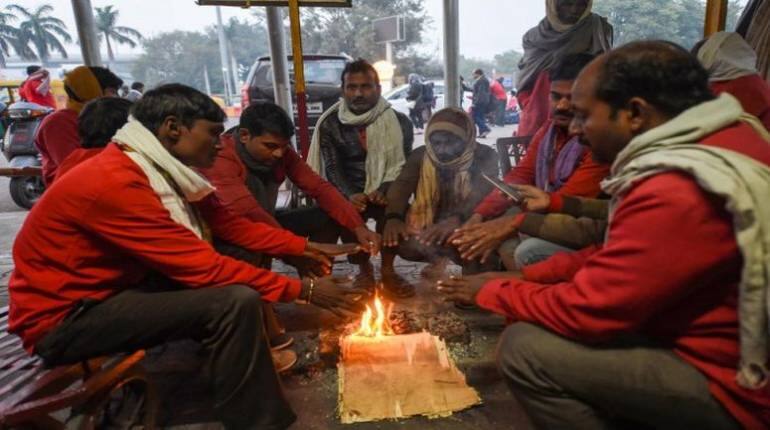 Weather Updates: कंपकंपाती ठंड के लिए रहें तैयार, इन राज्यों में भारी बारिश की आशंका Weather Updates: कंपकंपाती ठंड के लिए रहें तैयार, इन राज्यों में भारी बारिश की आशंका