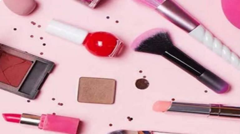 Nykaa Share Price: ब्लॉक डील्स ने बिगाड़ी चाल, नायका के शेयर लुढ़के नए रिकॉर्ड लो पर