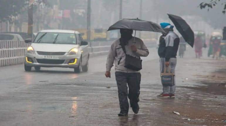 Weather Updates: दिल्ली में हल्की बारिश के आसार, जानिए अपने शहर में मौसम का हाल Weather Updates: दिल्ली में हल्की बारिश के आसार, जानिए अपने शहर में मौसम का हाल