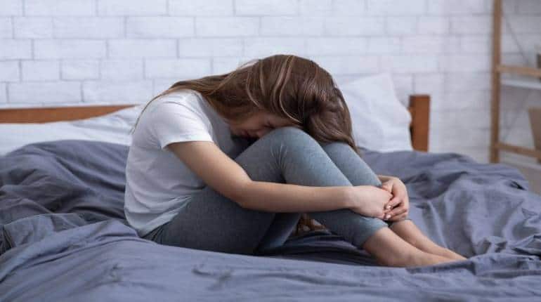 Health Tips: डिप्रेशन के शिकार लोगों में दिखाई देते हैं ये लक्षण, कभी न करें इग्नोर