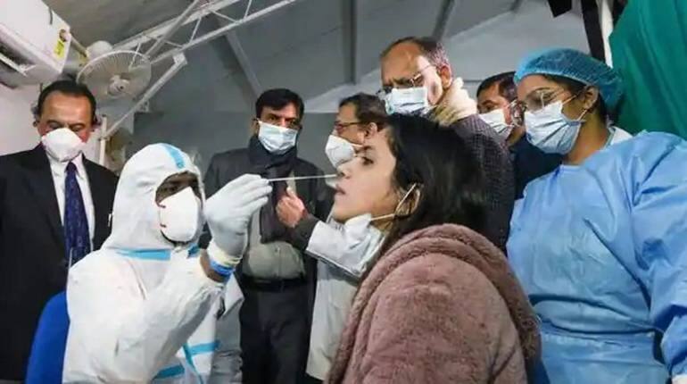 Covid-19: शरीर को ऐसे खोखला कर रहा है Omicron का ये वेरिएंट, समय पर शुरू कर दें यह काम