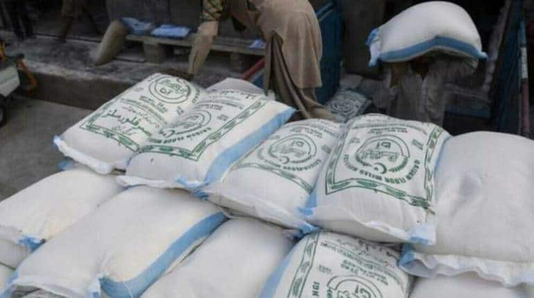 Pakistan Inflation: पाकिस्तान में अब आटा खरीदना भी हुआ मुश्किल, सस्ते आटे के लिए मची भगदड़, एक की मौत