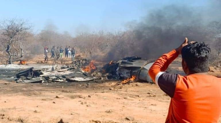 Plane Crash: मध्य प्रदेश और राजस्थान में एक ही समय 3 प्लेन क्रैश, एक पायलट की मौत Plane Crash: मध्य प्रदेश और राजस्थान में एक ही समय 3 प्लेन क्रैश, एक पायलट की मौत