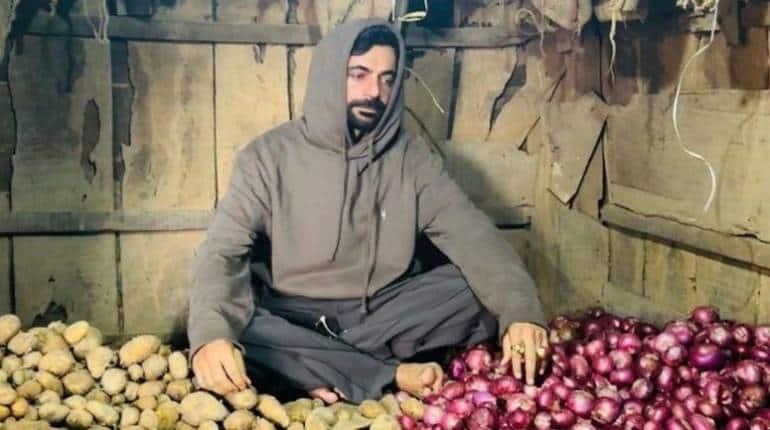 कपिल शर्मा से झगड़े के बाद आलू-प्याज बेचने को मजबूर एक्टर, बिता रहे हैं गरीबी में जिंदगी! कपिल शर्मा से झगड़े के बाद आलू-प्याज बेचने को मजबूर एक्टर, बिता रहे हैं गरीबी में जिंदगी!