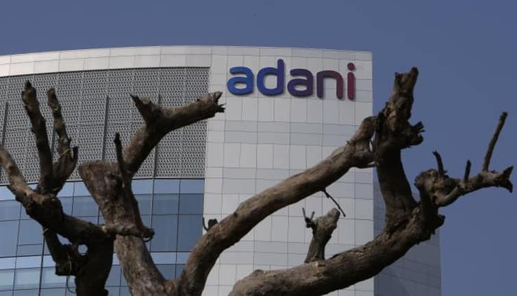 Adani Group : अडानी की कंपनियों की वैल्यूएशन 65 अरब डॉलर हुई कम, भारी पड़ रहा Hindenburg से विवाद – Adani Group vs Hindenburg Indian group s firms lose USD 65 billion in value as short seller battle escalates