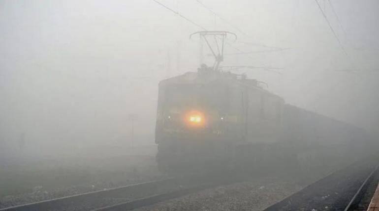 Fog Alert: दिल्ली एयरपोर्ट पर फ्लाइट टाइम पर लेकिन उत्तर भारत में ट्रेन चल रही है लेट, जानिए लेट ट्रेनों की लिस्ट Fog Alert: दिल्ली एयरपोर्ट पर फ्लाइट टाइम पर लेकिन उत्तर भारत में ट्रेन चल रही है लेट, जानिए लेट ट्रेनों की लिस्ट