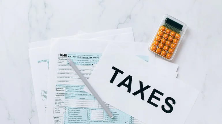 ITR Filing 2024: इनकम टैक्स रिटर्न फाइल करने के लिए कौन आईटीआर-1 का इस्तेमाल नहीं कर सकता है?